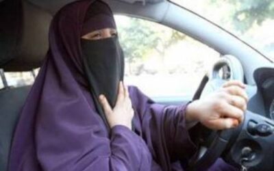 Las sauditas desafían prohibición de conducir