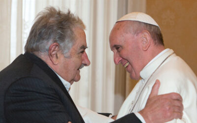 La falsa humildad de Mujica y el papa Francisco