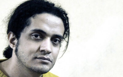 Sentencia ‘misericordiosa’: Arabia Saudita condena a poeta a 8 años y 800 azotes