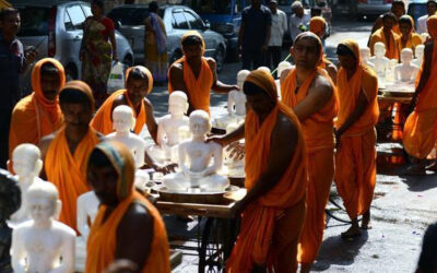 Jainistas piden poder defecar al aire libre — ¡es su creencia!