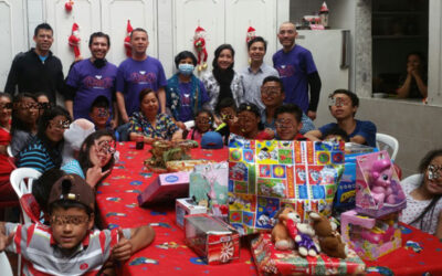 Ateos de Bogotá dieron regalos de Navidad a niños con VIH